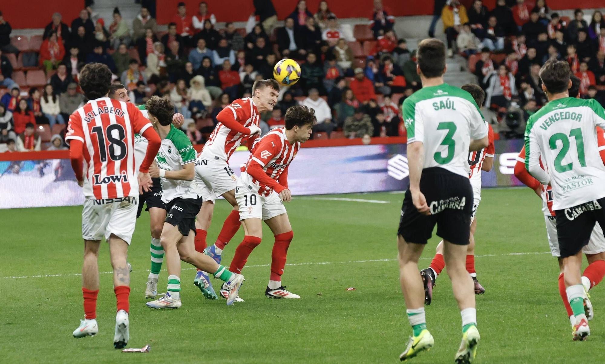 EN IMÁGENES: Ambientazo en el Sporting-Racing de Santander disputado en El Molinón