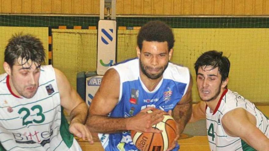 Gregorio Adón durante el último partido de liga. // Santos Álvarez