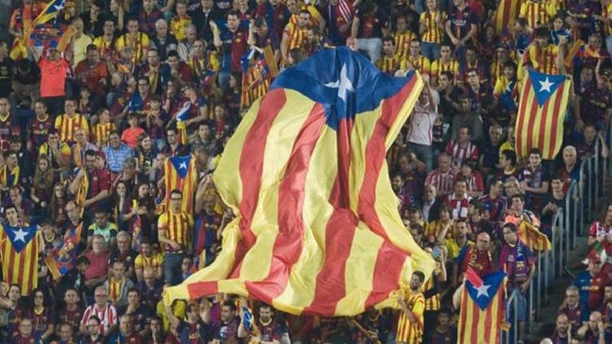 La UEFA sanciona al Barça por mostrar esteladas