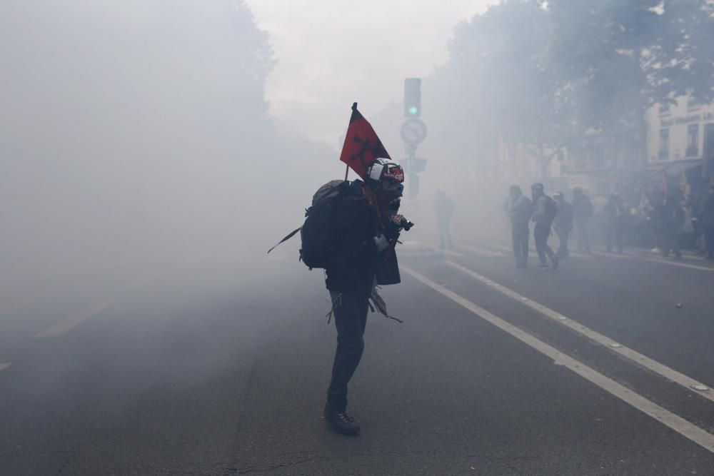 Batalla campal en París por la reforma laboral