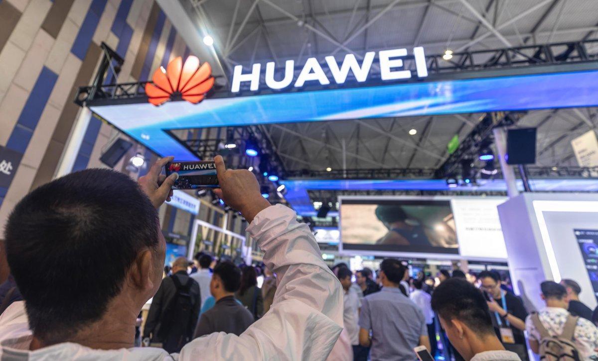 Guiyang  China   26 05 2019 - A man takes a picture of the Huawei booth during Big Data Expo in Guiyang  Guizhou province  China  26 May 2019  The expo on big data opened on 26 May  incudes major Chinese companies and focuses on the latest innovations in technology and its applications  Guizhou province set up China s first big data pilot zone which has attracted companies such as Apple  Qualcomm  Huawei  Tencent  Alibaba and Foxconn   Abierto  EFE EPA ALEKSANDAR PLAVEVSKI