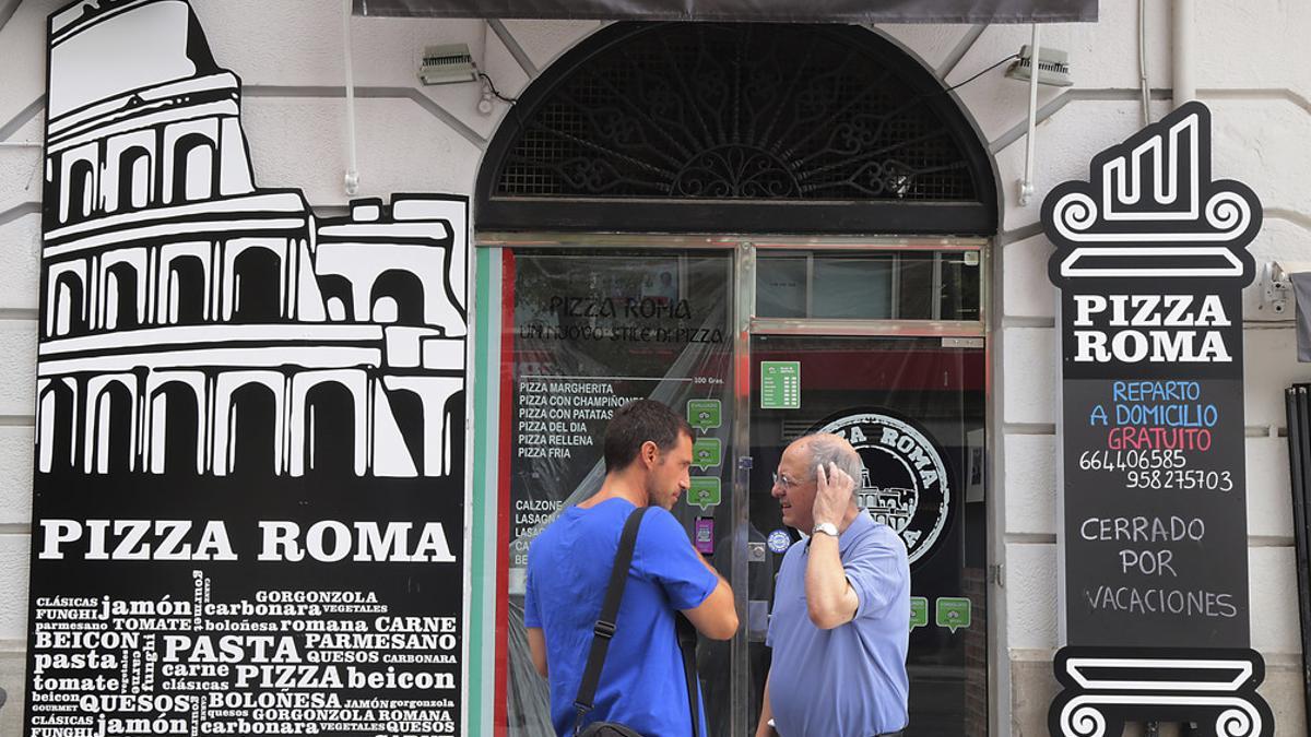 Fachada de la pizzería que regentaba Ana Huete junto a su pareja, en Granada.