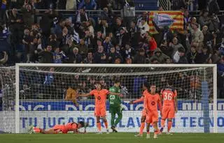 El Barça juega relajado ante el Alavés y sucumbe