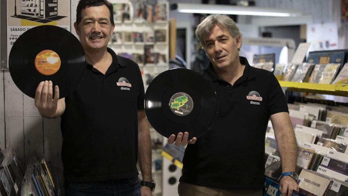 Luis y Miguel Linacero: &quot;El vinilo es diferente.  En internet, todo son unos y ceros&quot;