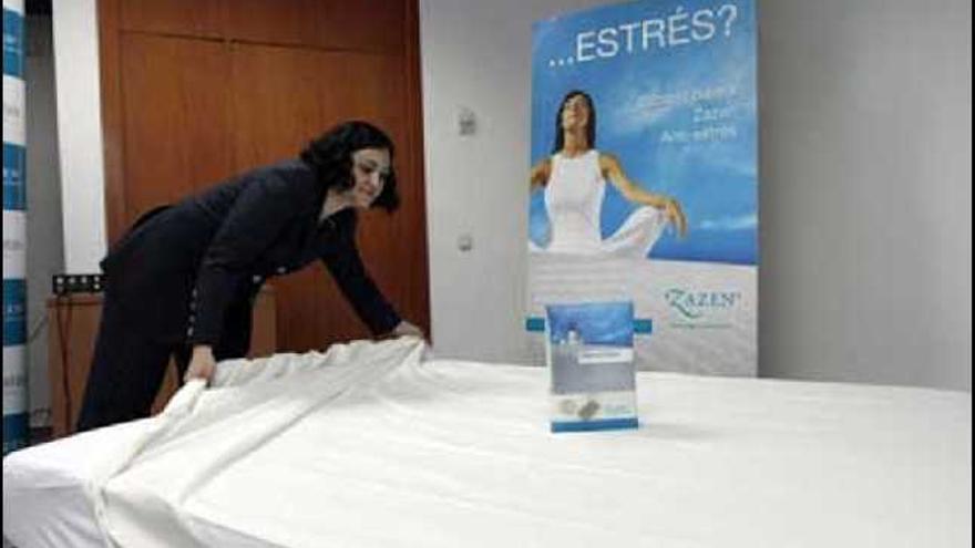 La sábana fue presentada ayer por responsables de AITEX y de la empresa Aznar Textil