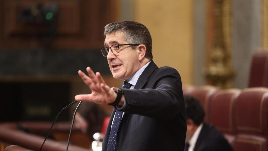 Patxi López cuela a Bad Bunny en el Congreso para reivindicar su mensaje en la Super Bowl