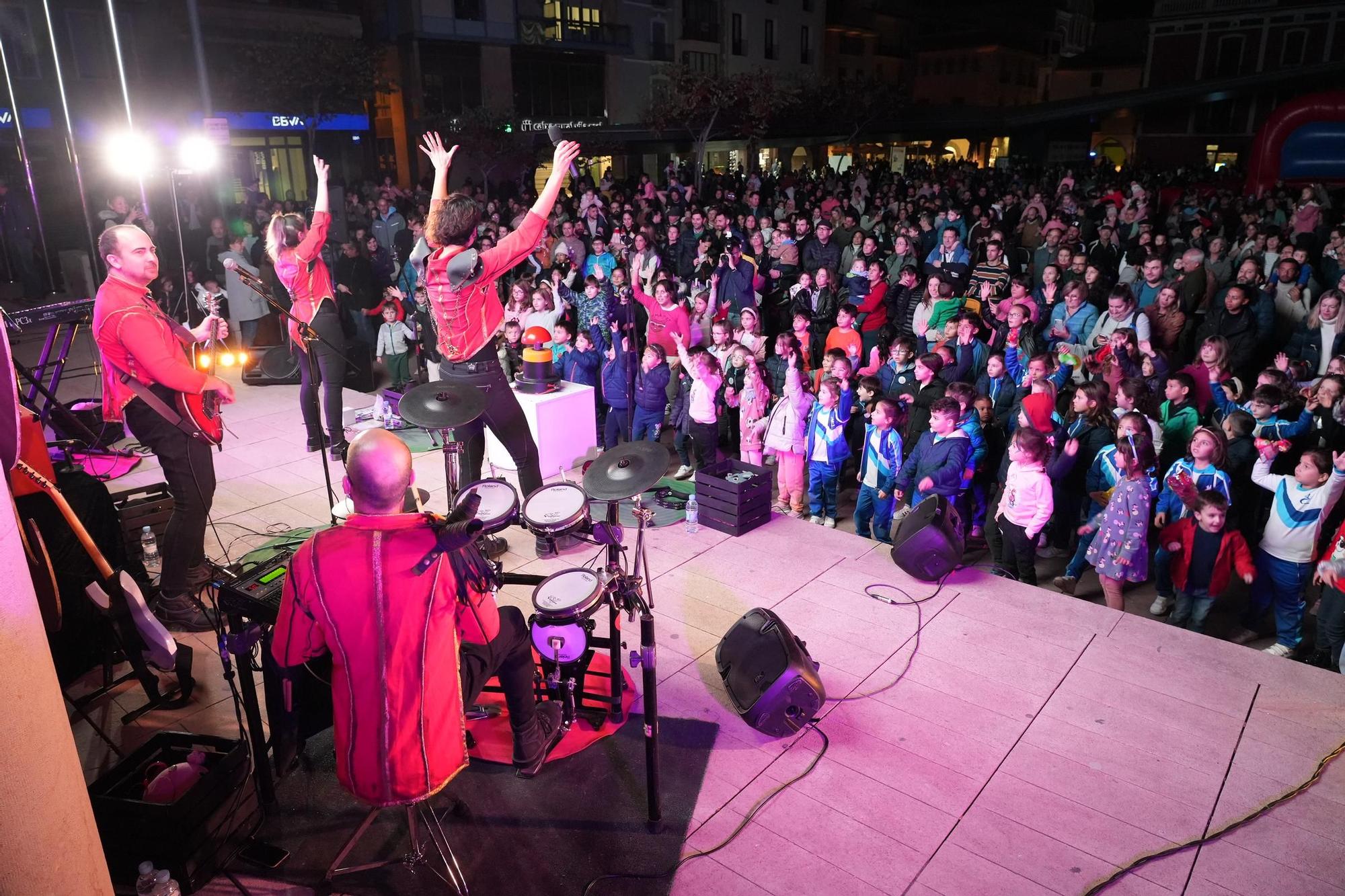 Las imágenes de la fiesta de la 'encesa' de las luces navideñas en Vila-real