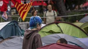 Les acampades es mantenen amb crides a la vaga general
