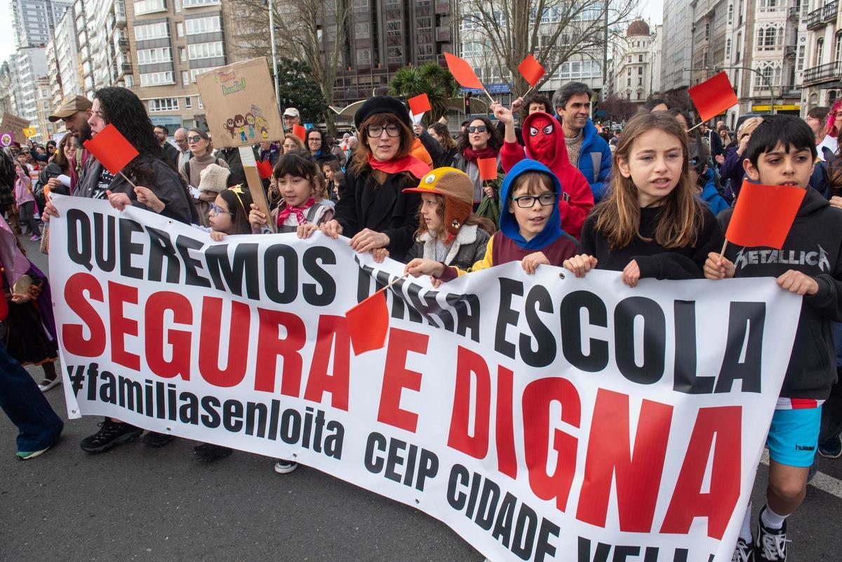 Más de 4.000 personas salen a las calles de A Coruña para defender la ...