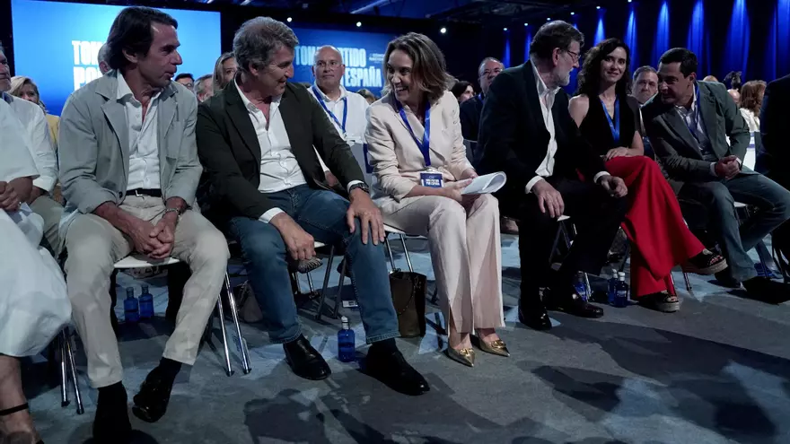 Aznar pronuncia un duro discurso contra el PSOE: "Si pactas con delincuentes, no te extrañe acabar en la cárcel"