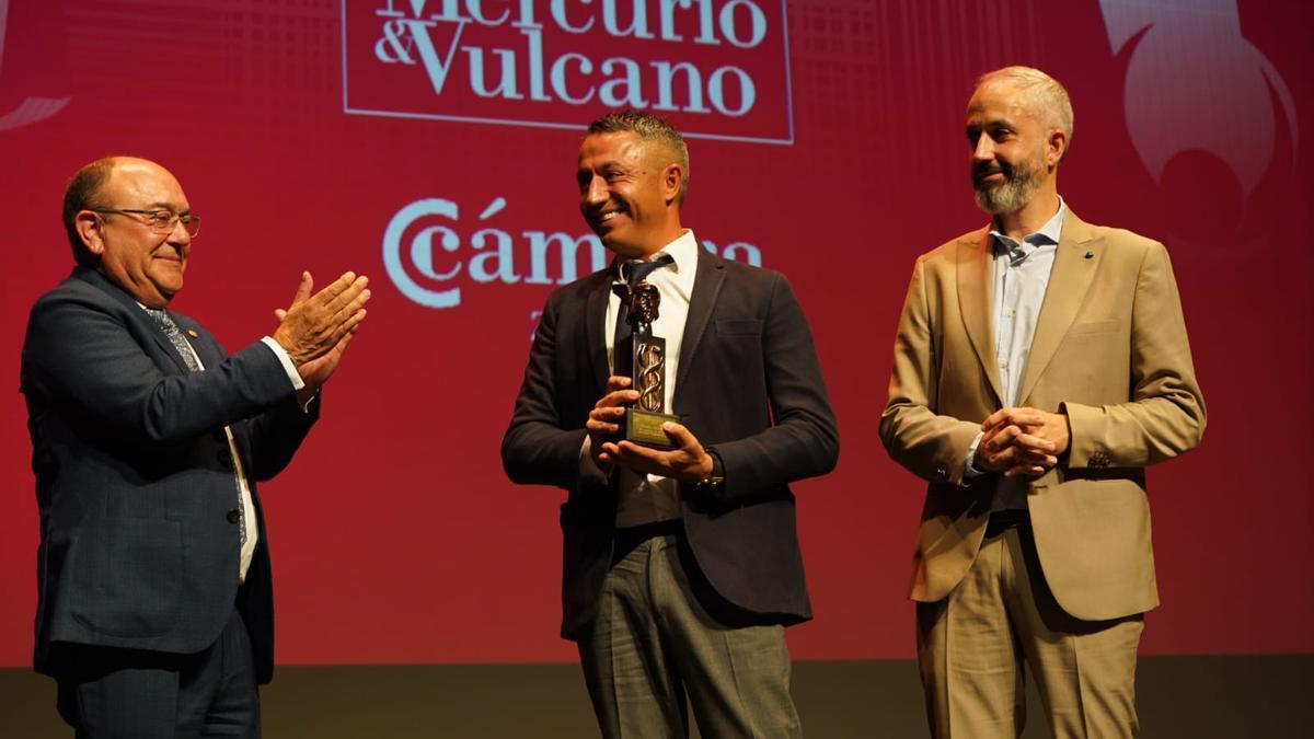 Oliveira aplaude a uno de los premiados