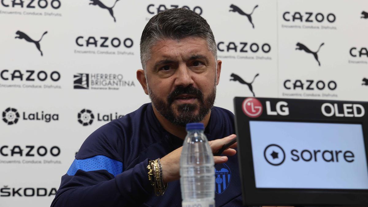 Gennaro Gattuso, en rueda de prensa, gesticulando