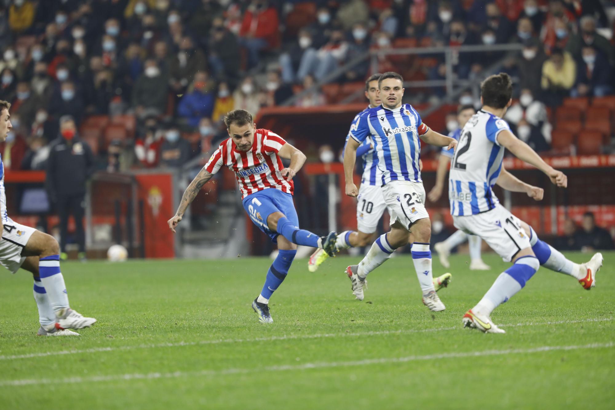 El partido entre el Sporting y la Real Sociedad B, en imágenes