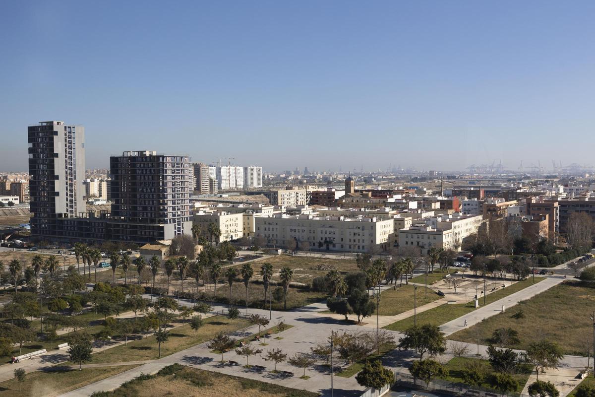 Solares en el barrio de Sociopolis.