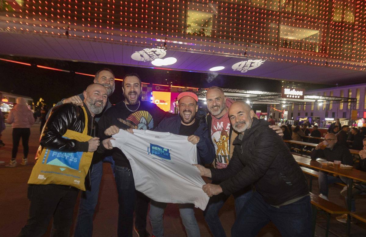 Así vive un grupo de "eurofans" llegados de Alemania el Benidorm Fest