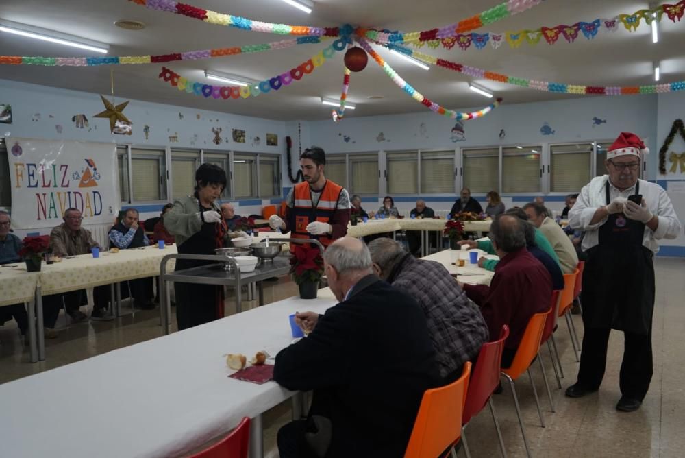 La cena solidaria de Nochebuena, en imágenes.