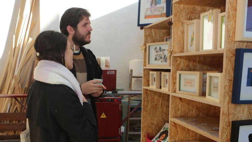 Casal de Creación celebra su Mercado de Navidad con ilustraciones y chocolate