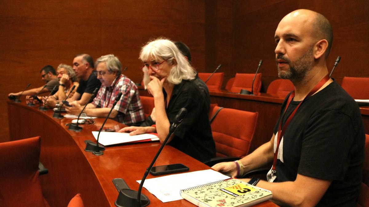 Trabajadores de los comités de empresa de TV3 y Catalunya Ràdio en la comisión de control de la CCMA en el Parlament de Catalunya