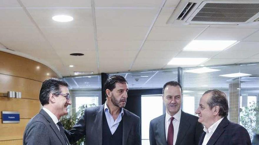 Por la izquierda, Ignacio Prendes, Pedro Luis Fernández, Alberto González y Nicanor García, ayer, en la sede de la FADE.