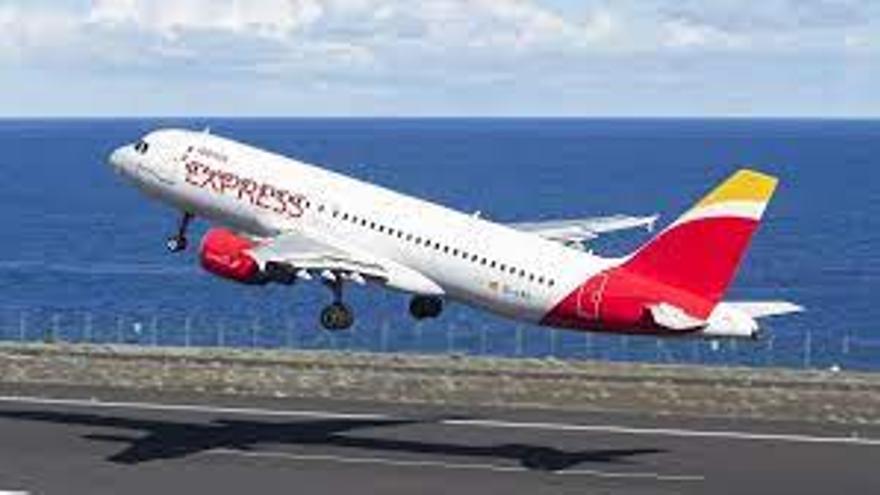 Iberia Express aumenta sus vuelos a Canarias por el puente de mayo