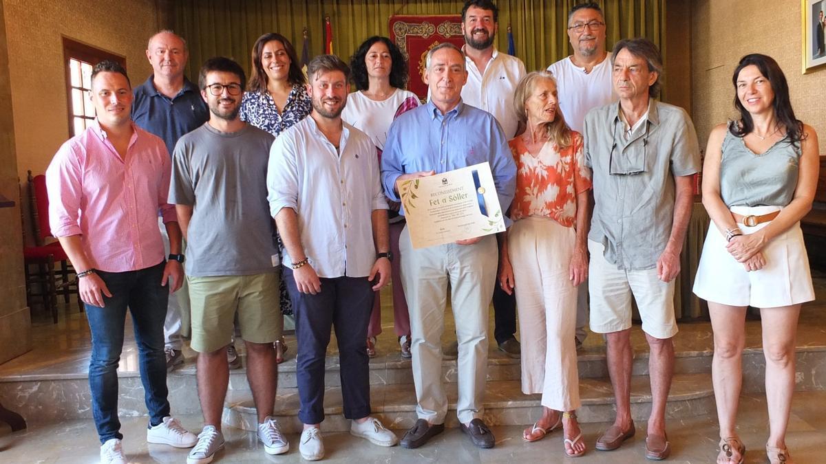 Die Firma Fet a Sóller wird im Rathaus geehrt.