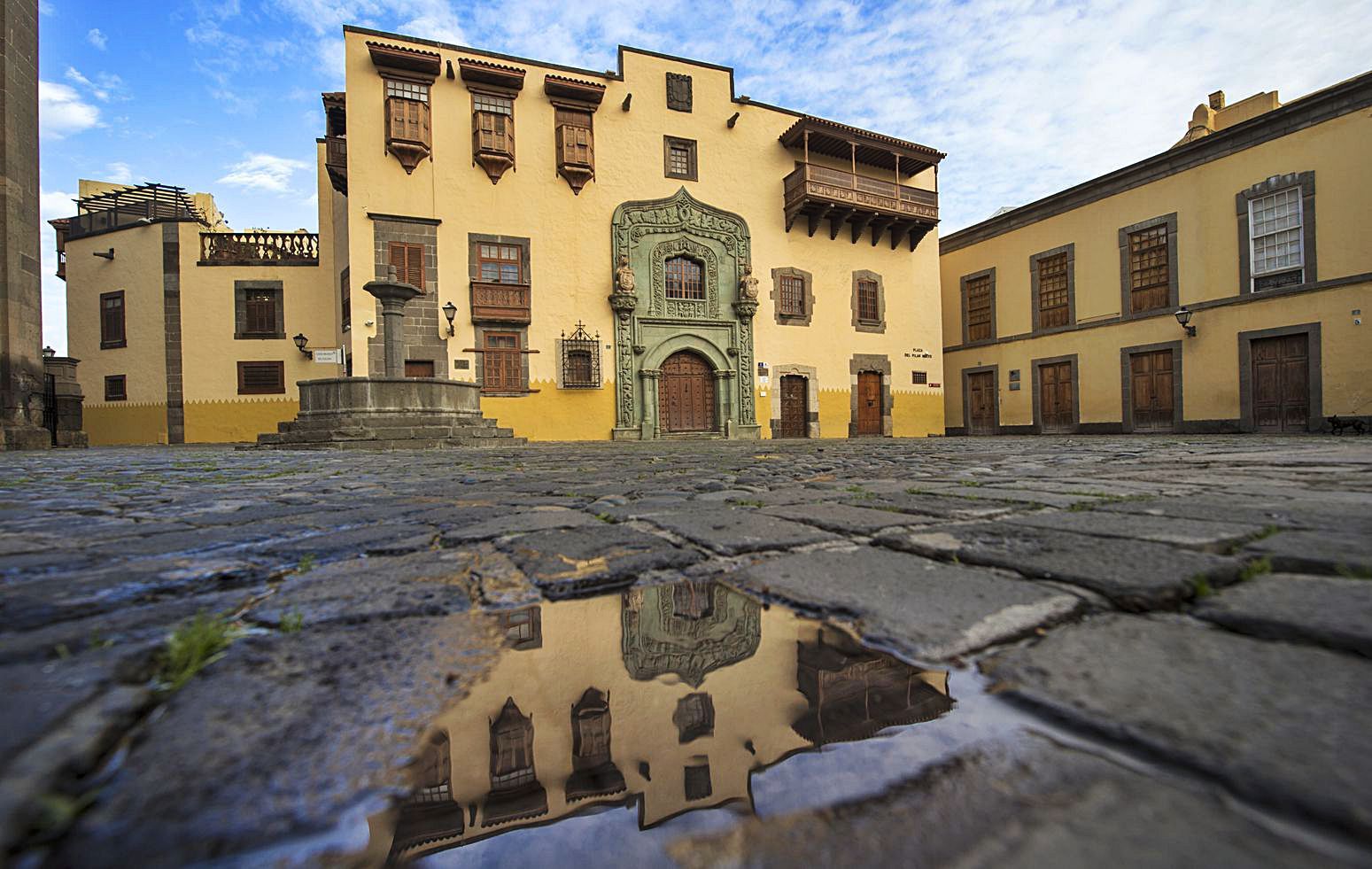 La Casa de Col�n, la ic�nica postal de la ciudad cumple 70 a�os..jpg