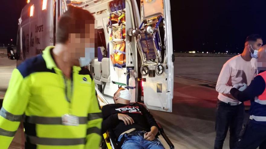 El migrante que provocó  el aterrizaje de emergencia en Palma atacó a cuatro policías en Málaga
