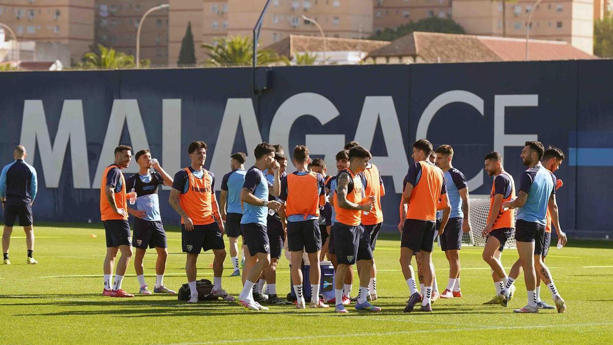 Entrenamiento del Málaga CF de este miércoles en el anexo de La Rosaleda.