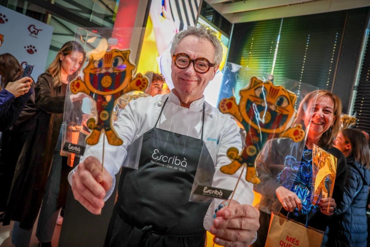 Christian Escribà posa durante la presentación de la mona de CAT