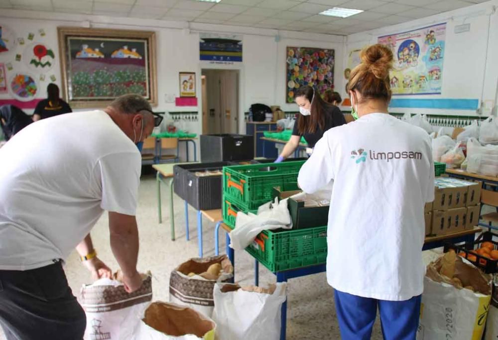 Reparto solidario de comida en los Asperones