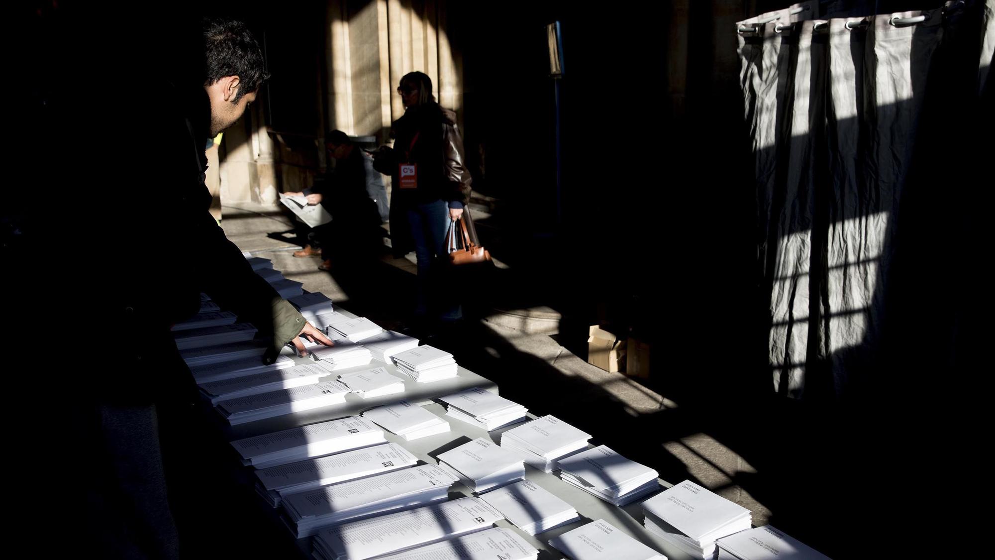 Barcelona 21/12/2017 Elecciones autonómicas al Parlament 21D Votaciones Ambiente en la Universitat de Barcelona Foto Ferran Nadeu