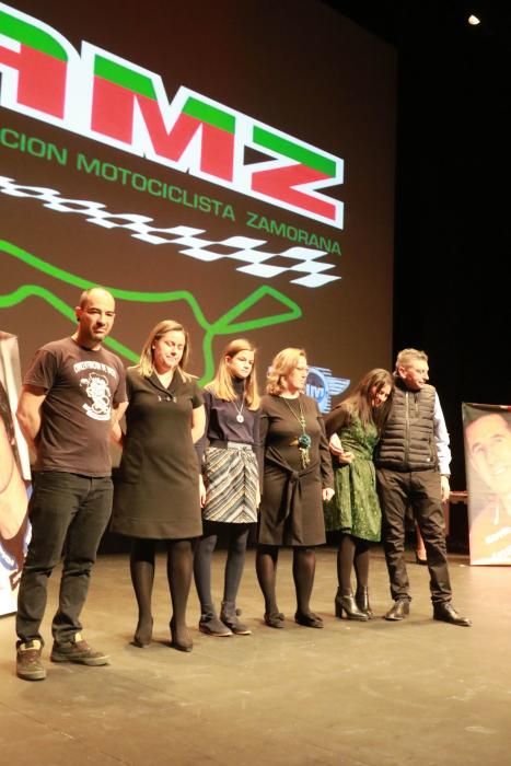 Homenaje de la AMZ a los motoristas fallecidos