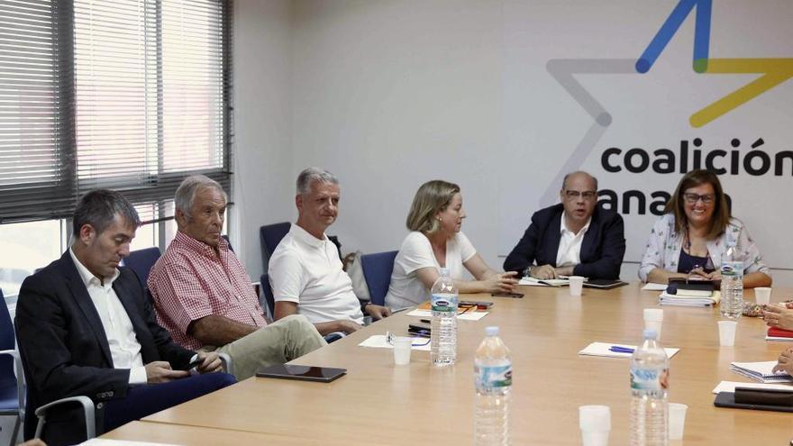 Un momento de la reunión del comité permanente de Coalición Canaria, en Santa Cruz de Tenerife.
