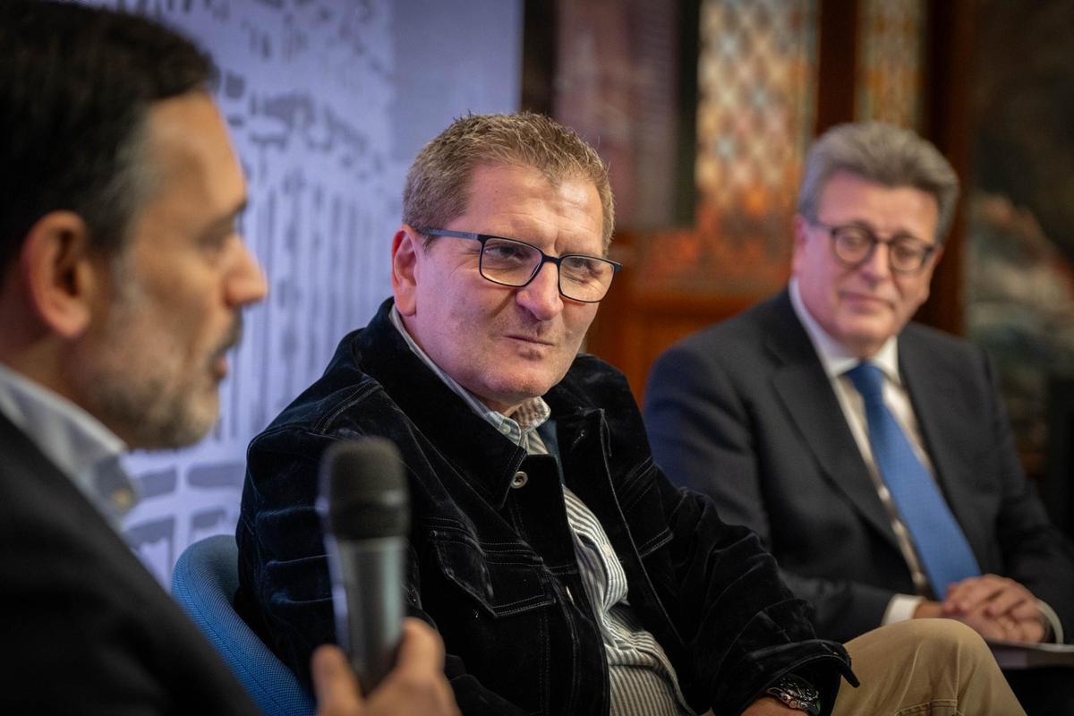 Jorge Dávila presenta su primera novela, 'El anillo de Faride'