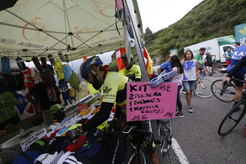 Ambientazo ciclista en el Naranco