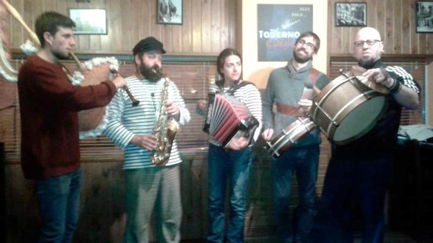 &quot;Caldo y Os Rabizos&quot;, música de aniversario en la Pola