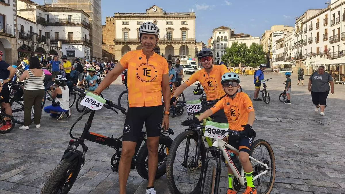 La edición 58 de la Ecofiesta de la Bicicleta llena Cáceres con 2.800 participantes sobre ruedas