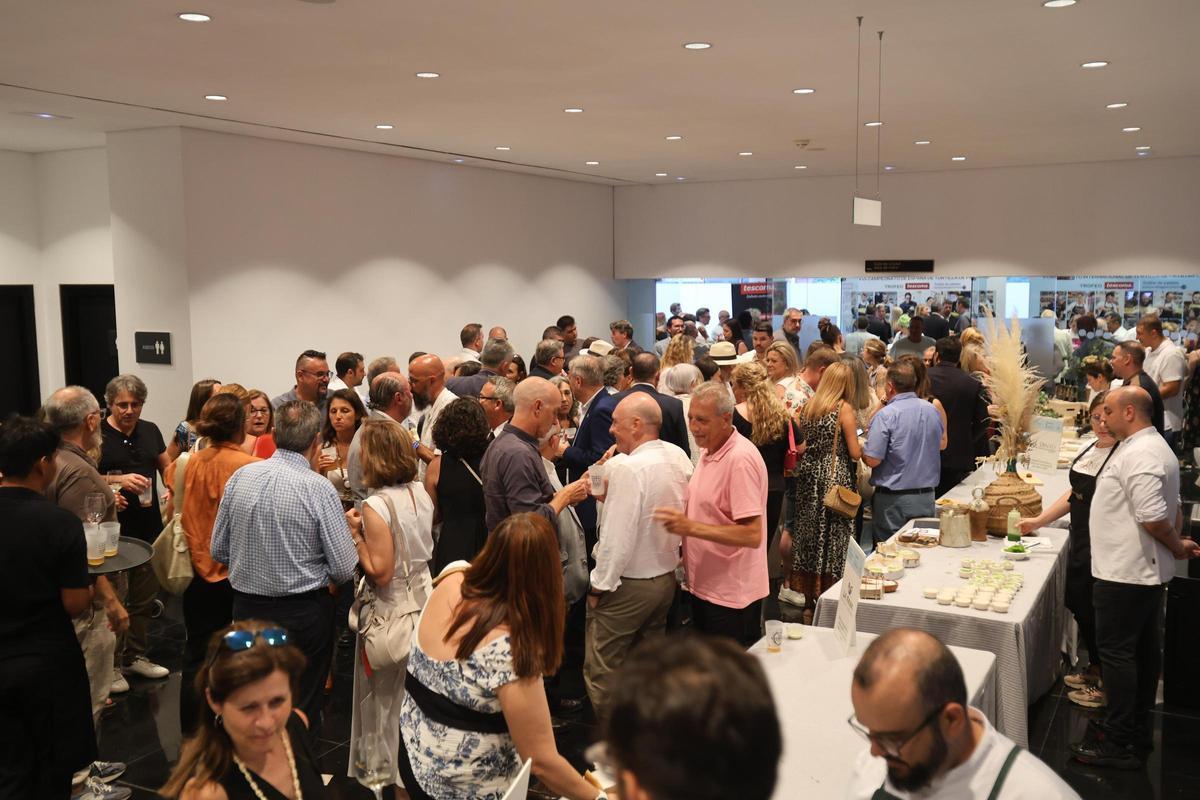 Asistentes al acto de presentación celebrado en el ADDA