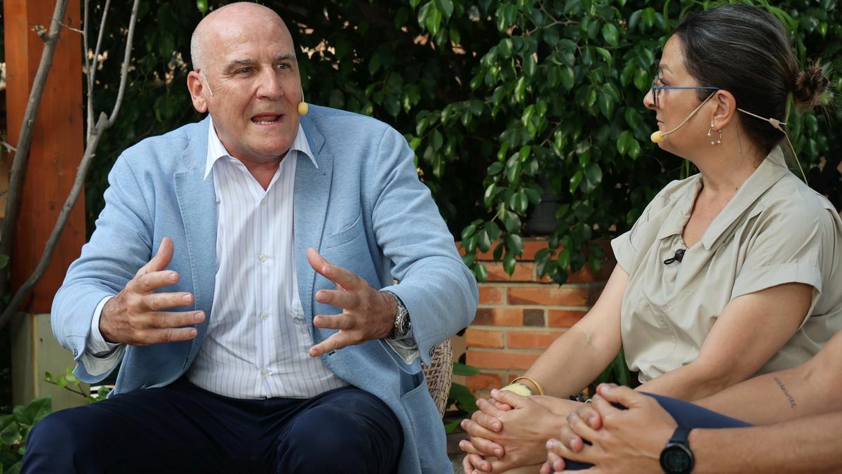 El doctor Alfonso del Corral, durante un momento del coloquio.