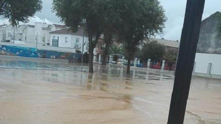 Desalojan un aula del colegio Azahara de Villarrubia por inundación