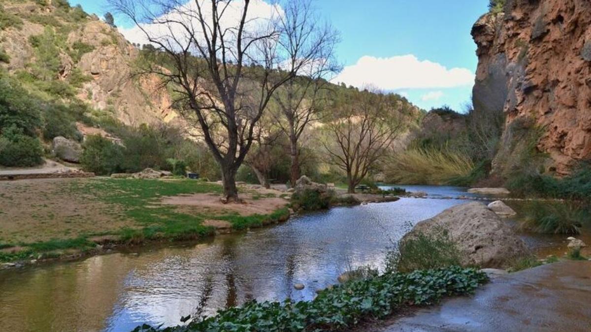 El río Palancia vuelve a llevar agua tras medio siglo seco