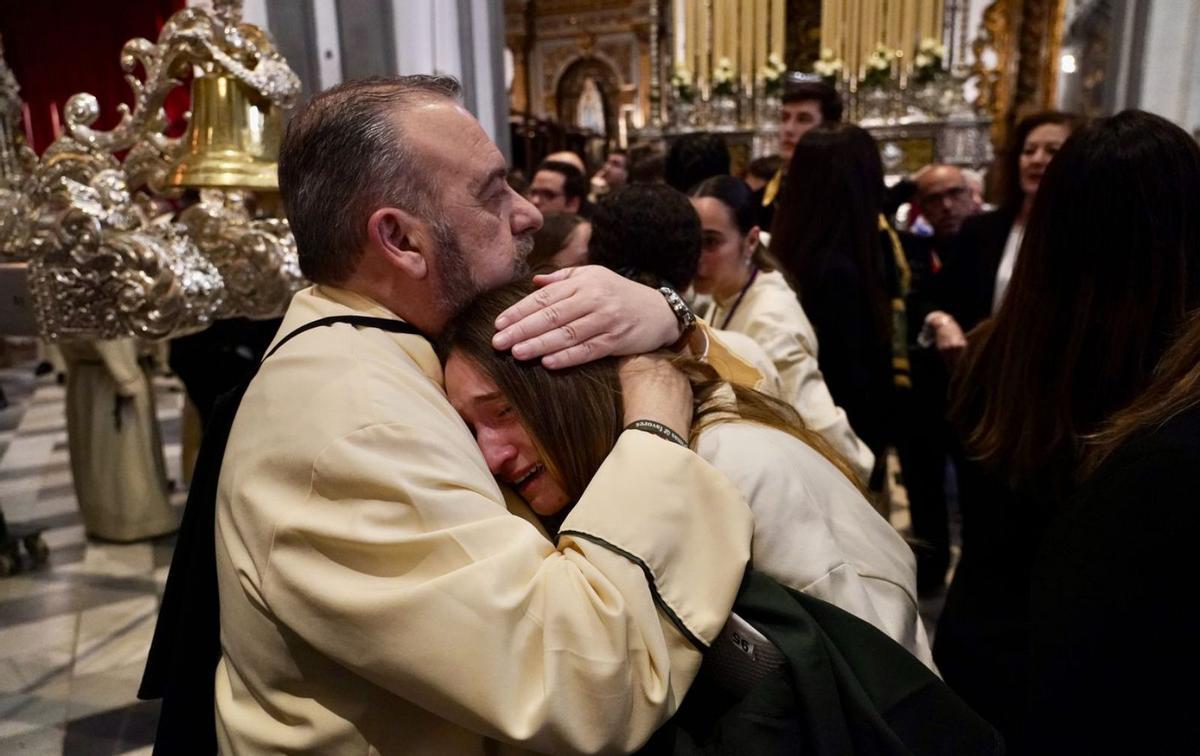 Tristeza por la suspensión de la salida en procesión de Lágrimas y Favores este año. | ÁLEX ZEA