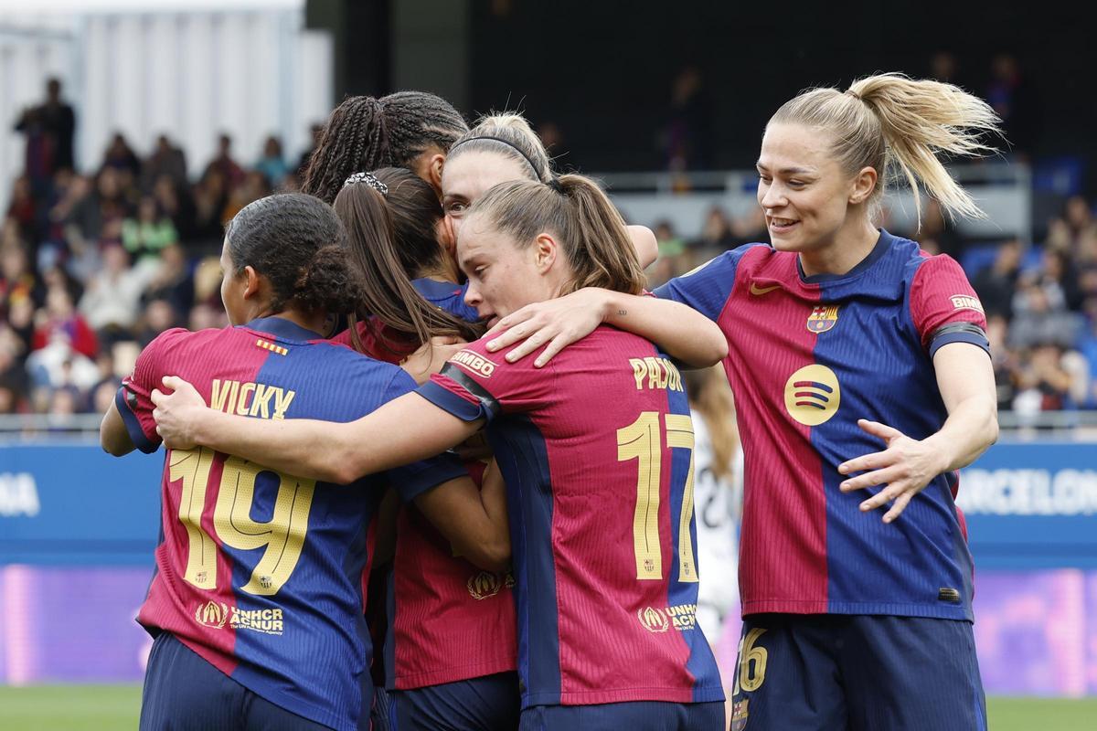 Las jugadoras del Barça celebrando un gol contra el Valencia
