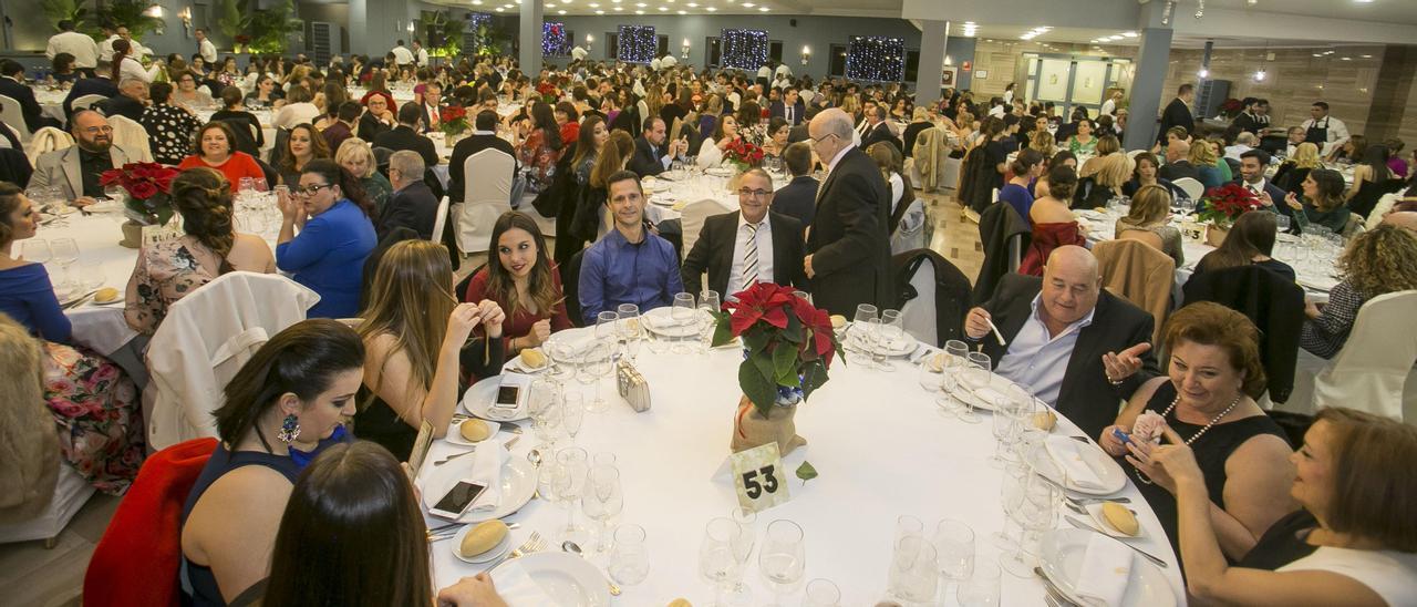 Una de las últimas cenas de Fogueres en Nadal, donde se solía reunir un millar de festeros