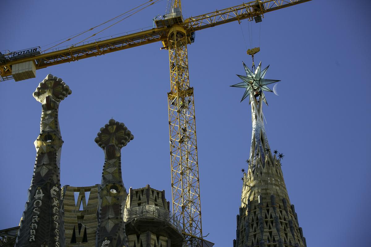 El 8 de diciembre se iluminará por primera vez la pieza, de 5,5 toneladas y 12,5 metros de diámetro