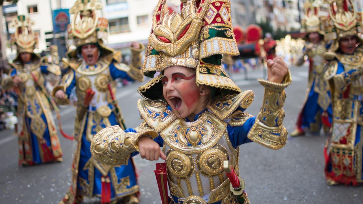 Imagen de una de las comparsas durante el desfile del domingo del Carnaval 2019.