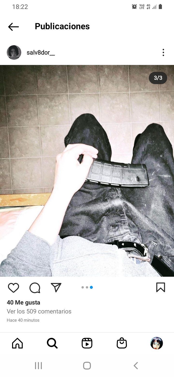 Una imagen del Instagram de Salvador Romas, con el joven mostrando sus armas.