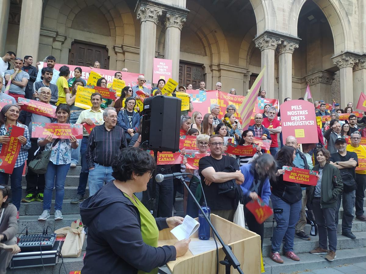 Un instant de la protesta pel català aquest Sant Jordi a Manresa