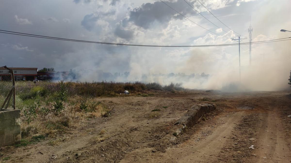 Los bomberos de Zamora frenan un conato de incendio en el barrio de Pinilla