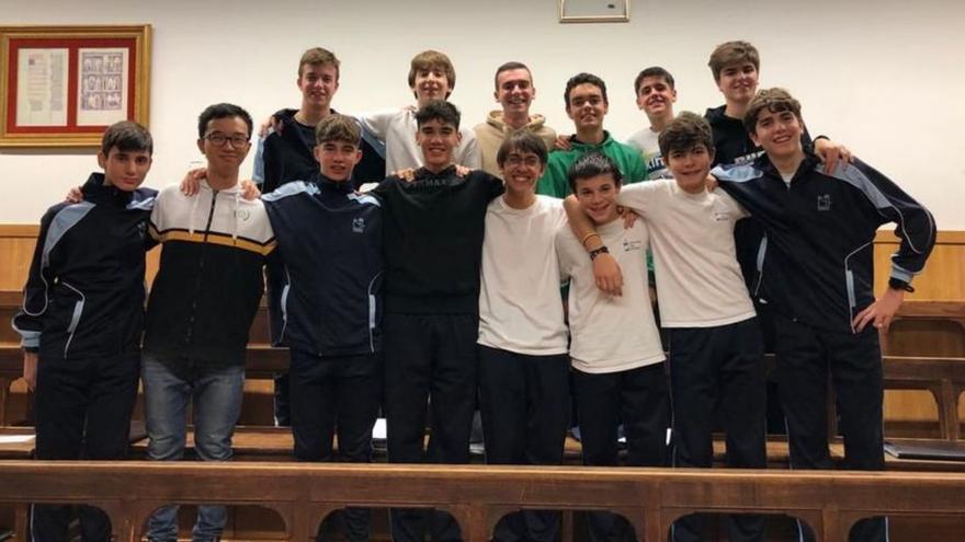 Las voces de la Schola Cantorum de El Escorial, en la iglesia de Sant Josep